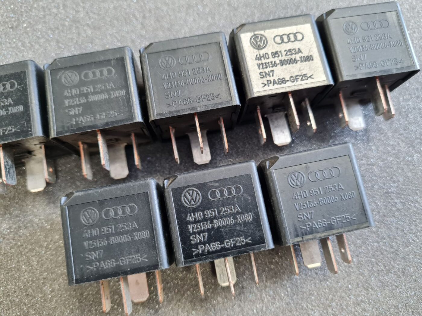 Drošinātāju releja priekš AUDI 2 Drošinātāju releja priekš AUDI