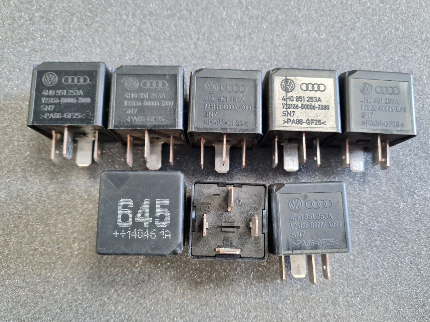 Drošinātāju releja priekš AUDI 3 Drošinātāju releja priekš AUDI