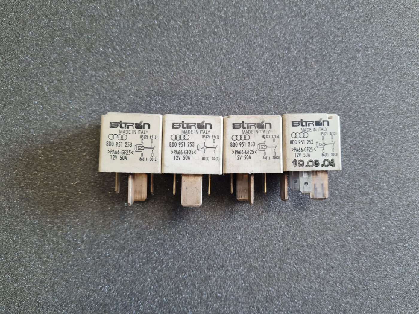 Drošinātāju releja priekš AUDI 1 Drošinātāju releja priekš AUDI