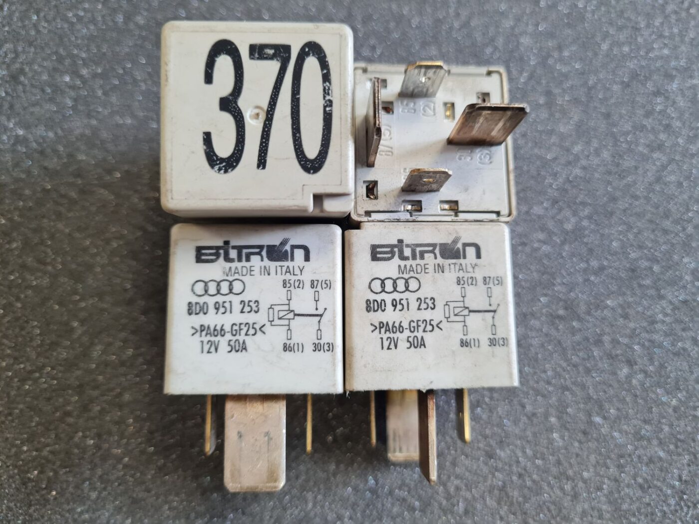 Drošinātāju releja priekš AUDI 2 Drošinātāju releja priekš AUDI