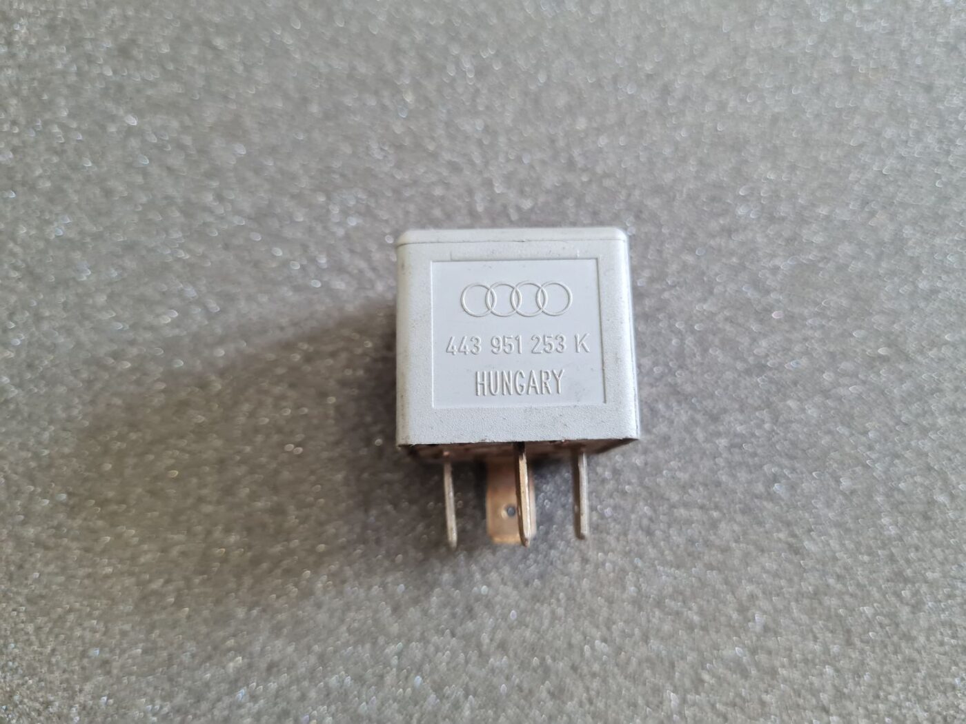 Drošinātāju releja priekš AUDI 1 Drošinātāju releja priekš AUDI