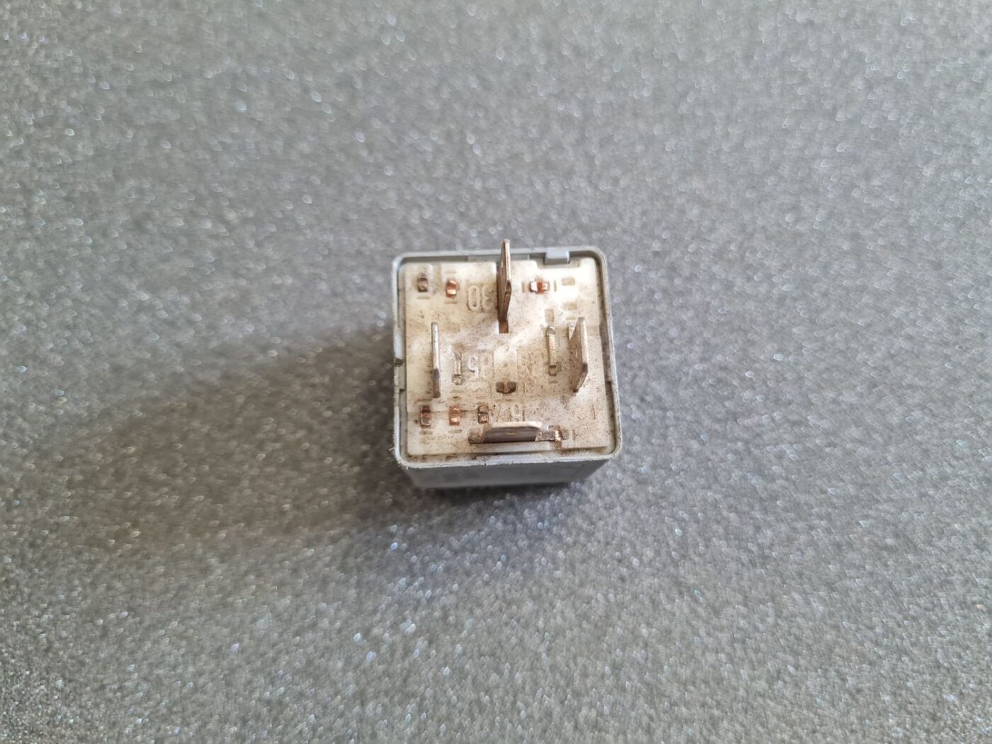 Drošinātāju releja priekš AUDI 2 Drošinātāju releja priekš AUDI