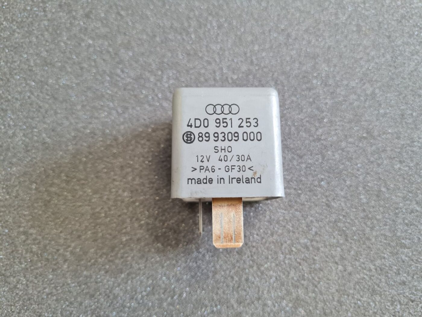 Drošinātāju releja priekš AUDI 1 Drošinātāju releja priekš AUDI