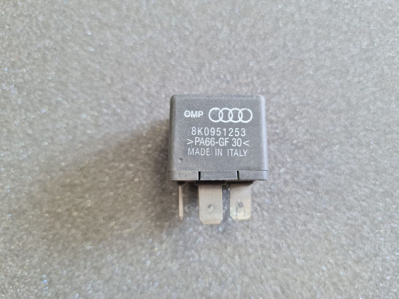 Drošinātāju releja priekš AUDI 1 Drošinātāju releja priekš AUDI