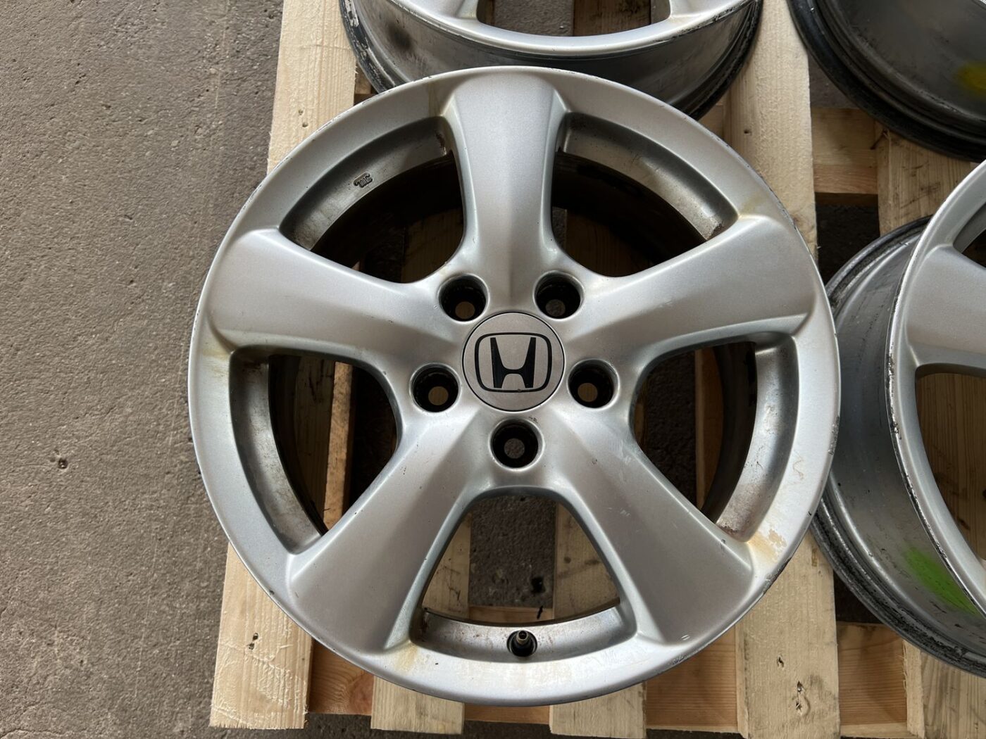 Lietie diski - vieglmetāla (kpl) priekš HONDA CIVIC 2006 2 Lietie diski - vieglmetāla (kpl) priekš HONDA CIVIC 2006