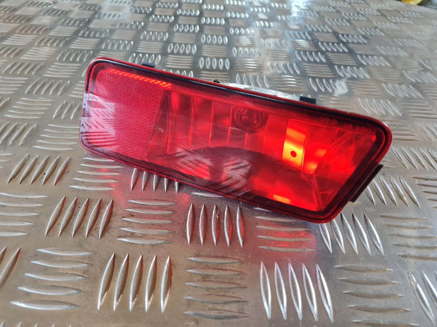 Miglas lukturis aizmugurē labā pusē priekš DODGE JOURNEY 2010