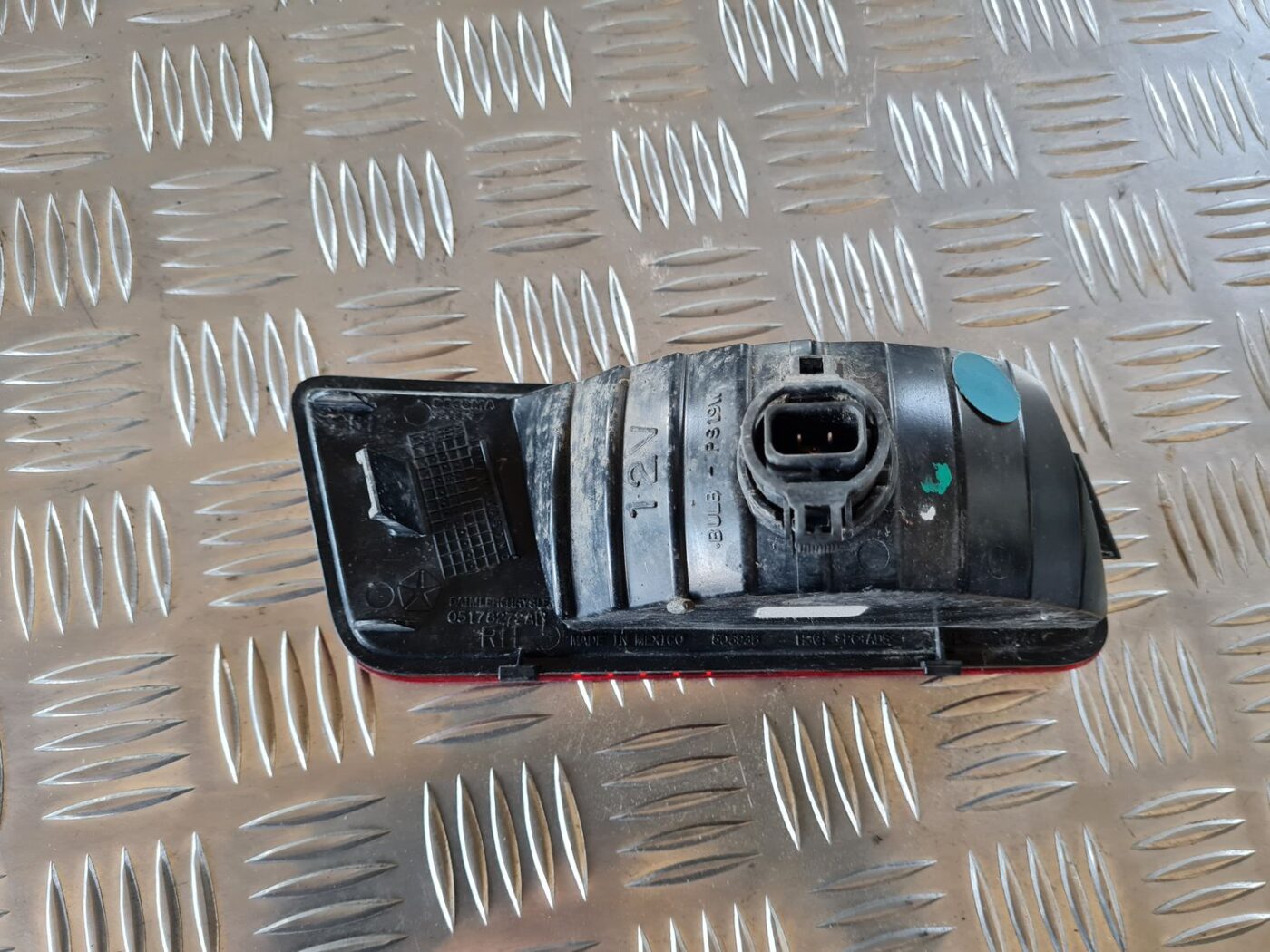 Miglas lukturis aizmugurē labā pusē priekš DODGE JOURNEY 2010