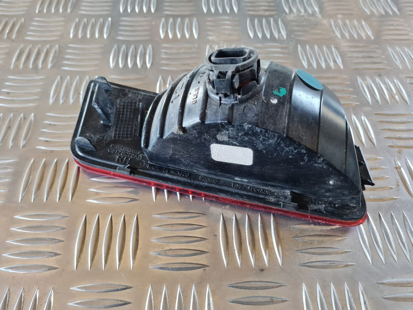 Miglas lukturis aizmugurē labā pusē priekš DODGE JOURNEY 2010