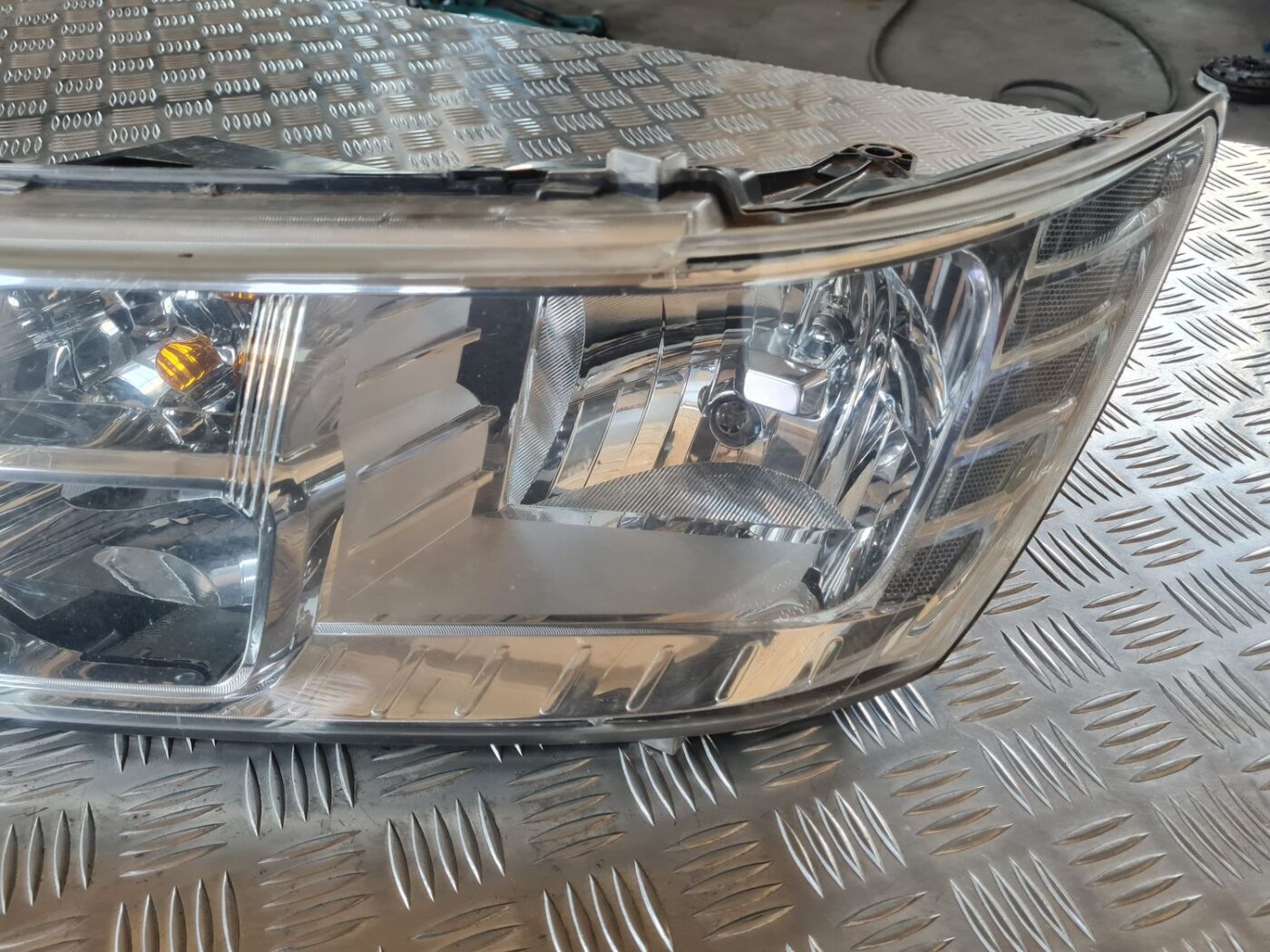 Priekšējais kreisais lukturis priekš DODGE JOURNEY 2010 12 Priekšējais kreisais lukturis priekš DODGE JOURNEY 2010