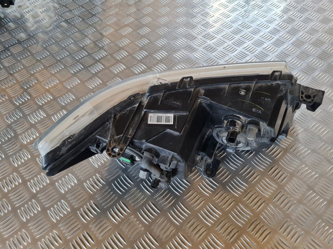 Priekšējais kreisais lukturis priekš DODGE JOURNEY 2010 11 Priekšējais kreisais lukturis priekš DODGE JOURNEY 2010