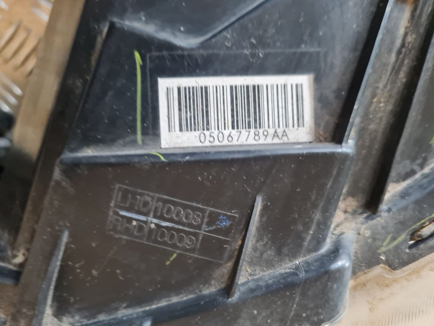 Priekšējais kreisais lukturis priekš DODGE JOURNEY 2010 7 Priekšējais kreisais lukturis priekš DODGE JOURNEY 2010