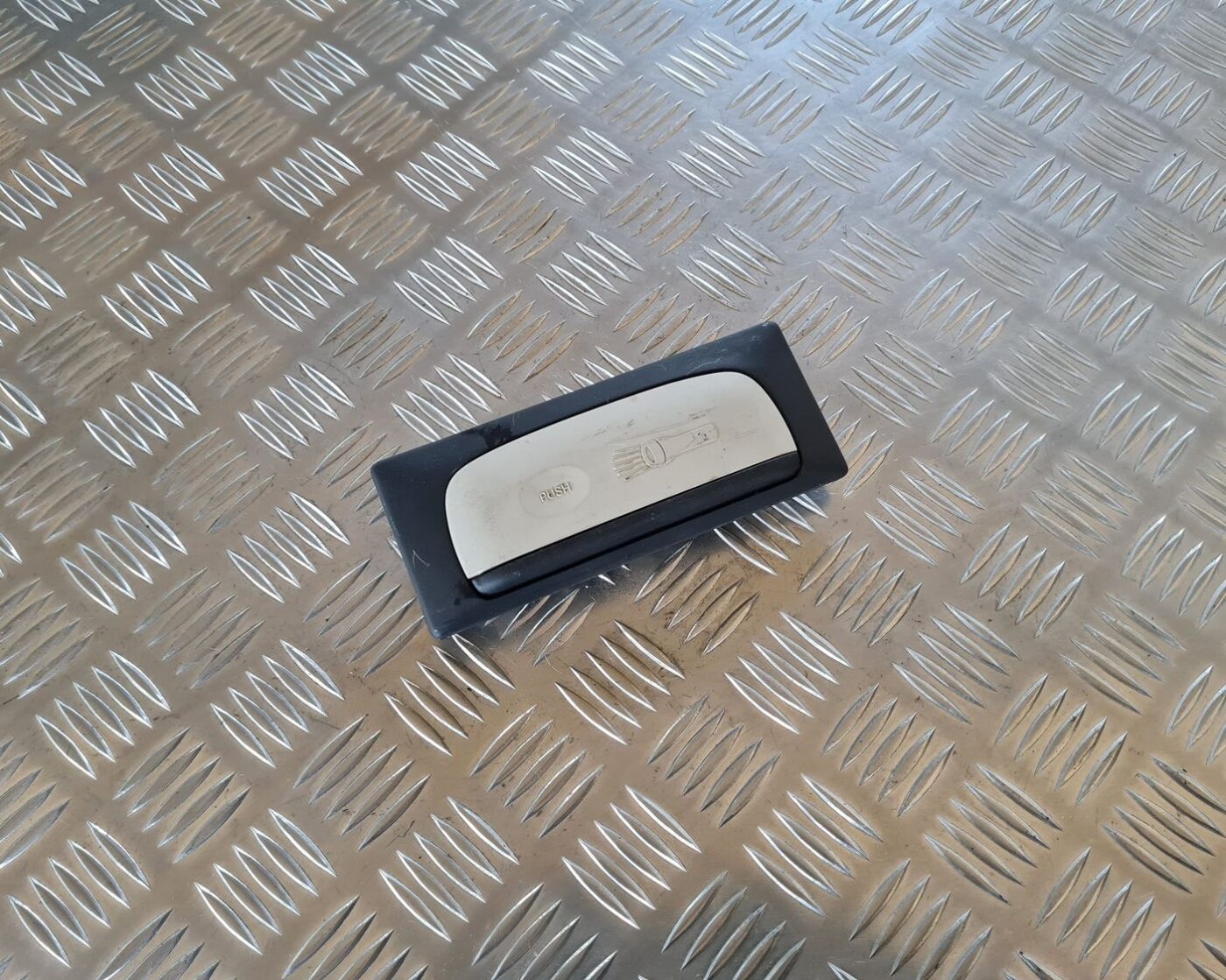 Apgaismojuma lukturis priekš DODGE JOURNEY 2010 1 Apgaismojuma lukturis priekš DODGE JOURNEY 2010