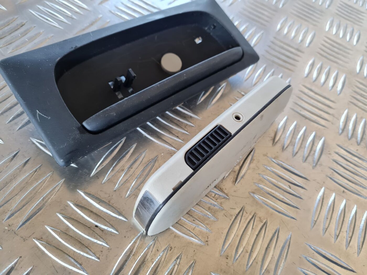 Apgaismojuma lukturis priekš DODGE JOURNEY 2010 5 Apgaismojuma lukturis priekš DODGE JOURNEY 2010