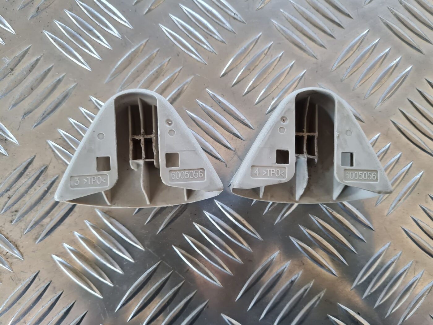 Bagāžnieka nodalījuma plastmasa priekš DODGE JOURNEY 2010