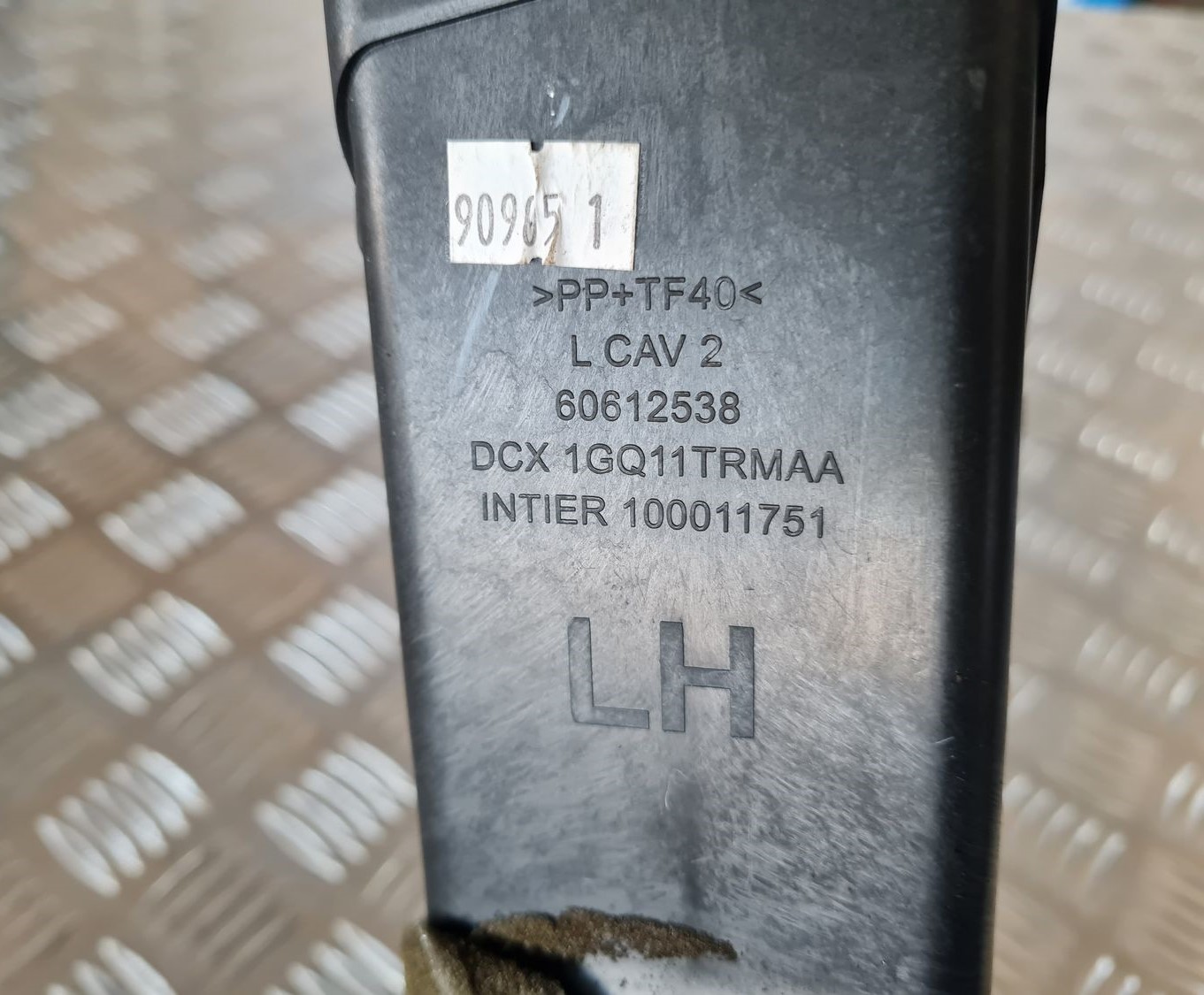 Mērinstrumentu paneļa gaisa vads, pa kreisi priekš DODGE JOURNEY 2010 3 Mērinstrumentu paneļa gaisa vads, pa kreisi priekš DODGE JOURNEY 2010