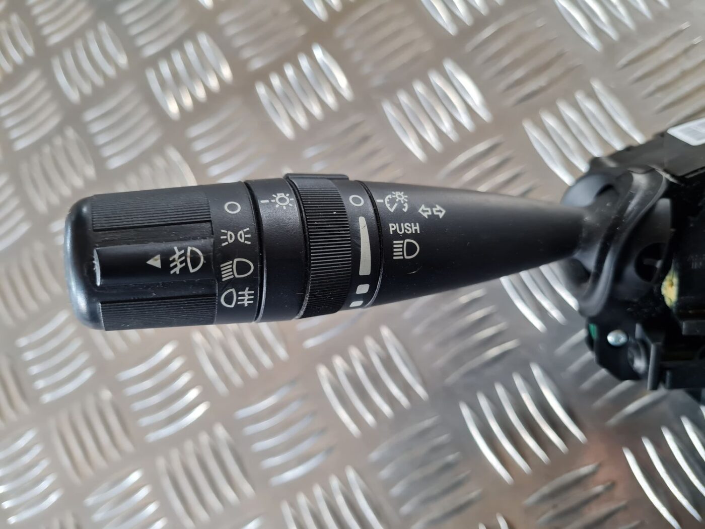 Stūres statnes slēdzis priekš DODGE JOURNEY 2010 12 Stūres statnes slēdzis priekš DODGE JOURNEY 2010