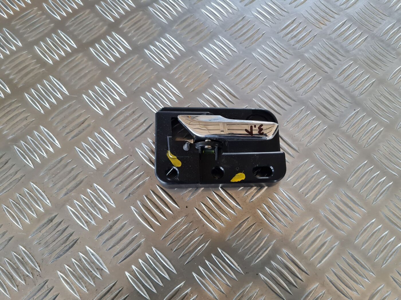 Salona durvju rokturis, priekšējais kreisais priekš DODGE JOURNEY 2010 1 Salona durvju rokturis, priekšējais kreisais priekš DODGE JOURNEY 2010