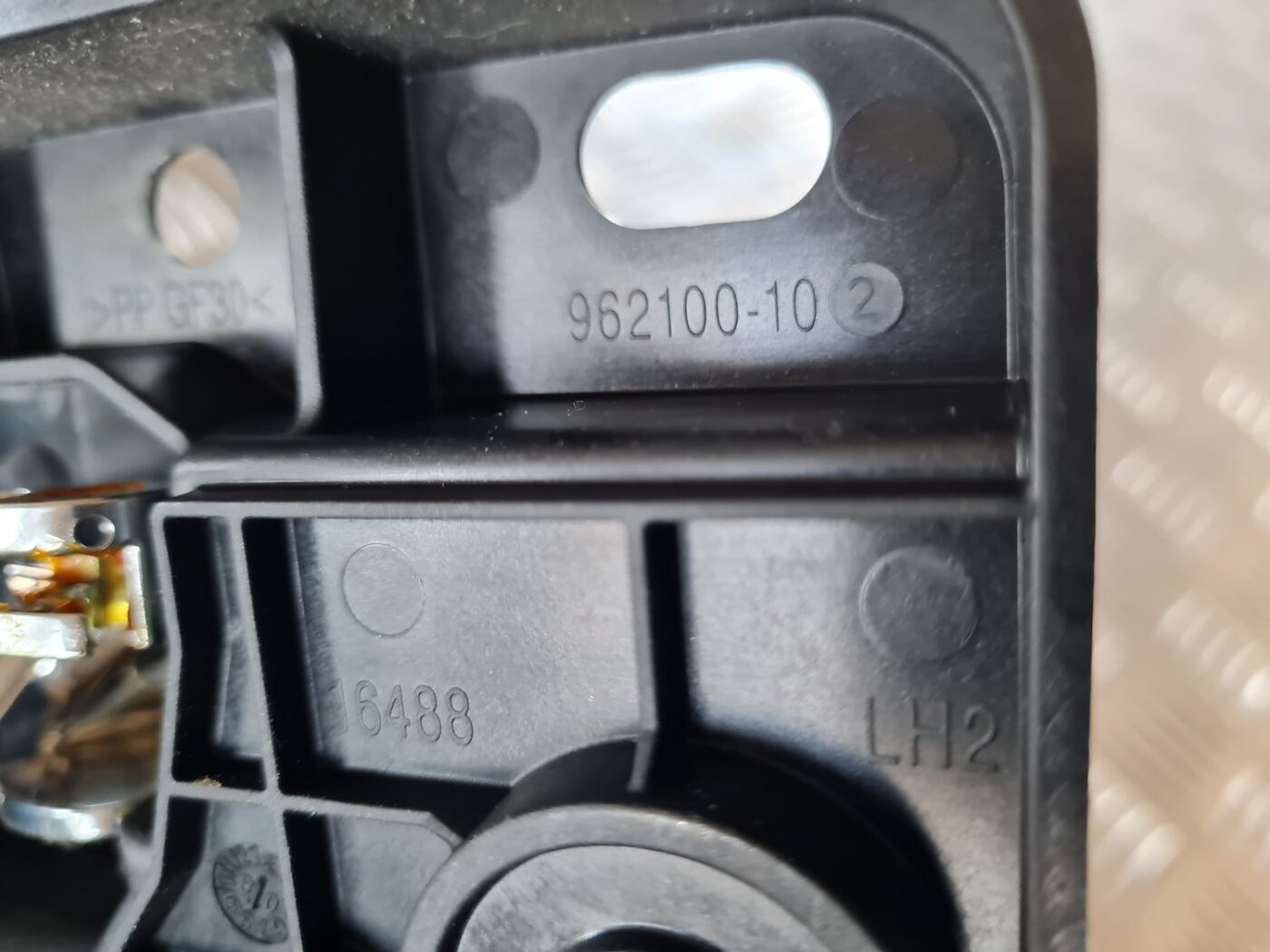 Salona durvju rokturis, priekšējais kreisais priekš DODGE JOURNEY 2010 3 Salona durvju rokturis, priekšējais kreisais priekš DODGE JOURNEY 2010