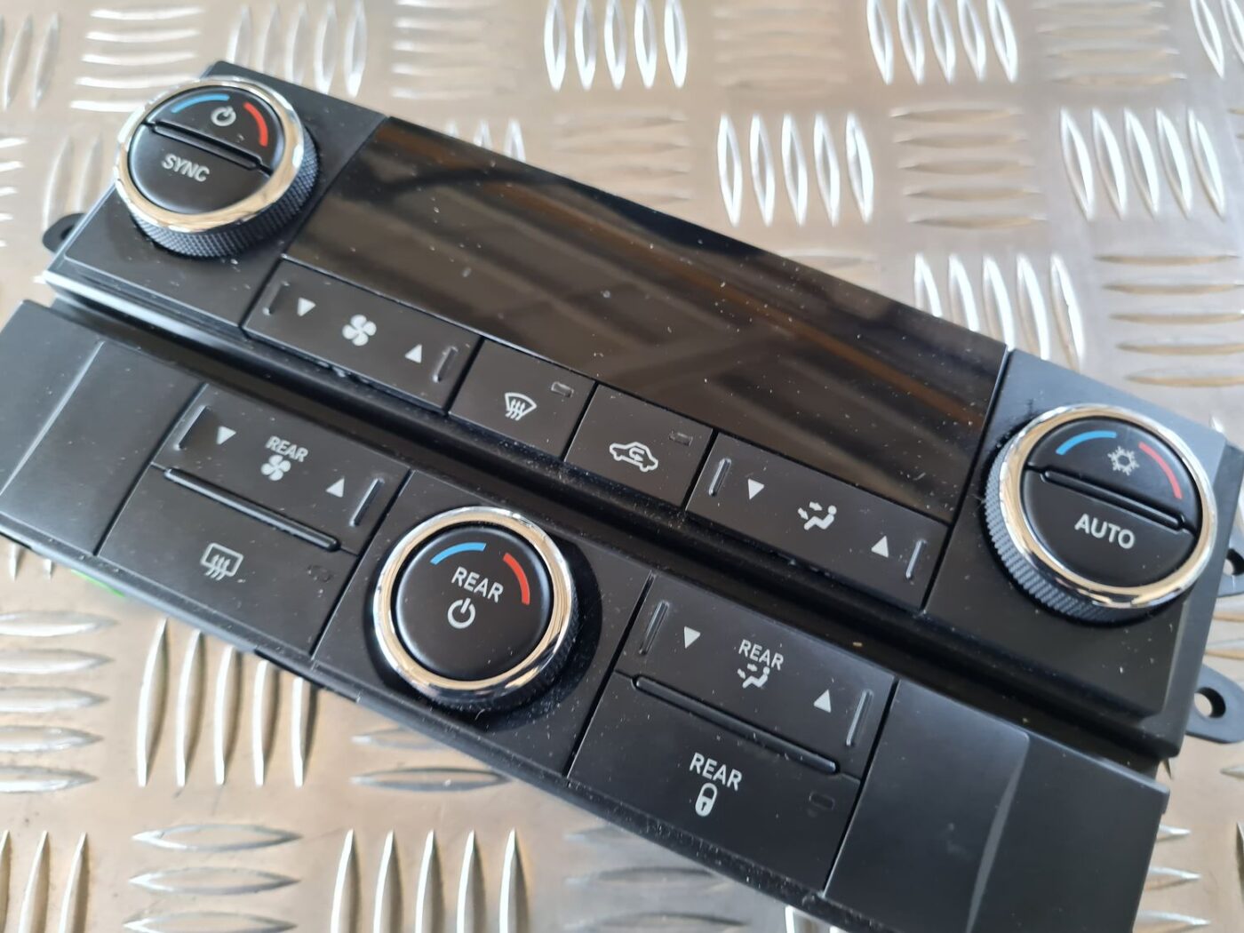 Klimata kontroles bloks priekš DODGE JOURNEY 2010 6 Klimata kontroles bloks priekš DODGE JOURNEY 2010