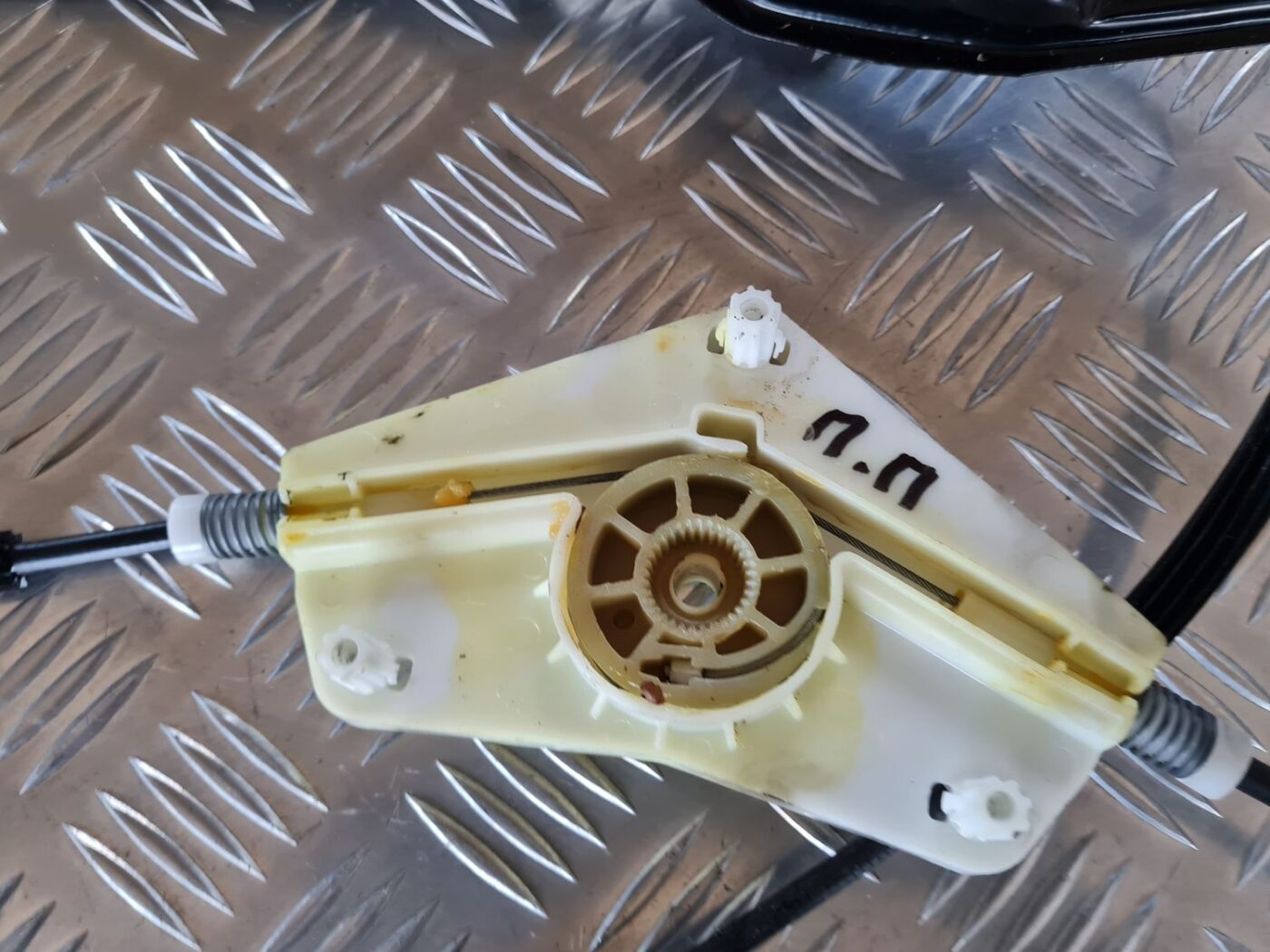 Stikla pacelšanas mehānisms priekšējais labais priekš DODGE JOURNEY 2010 2 Stikla pacelšanas mehānisms priekšējais labais priekš DODGE JOURNEY 2010