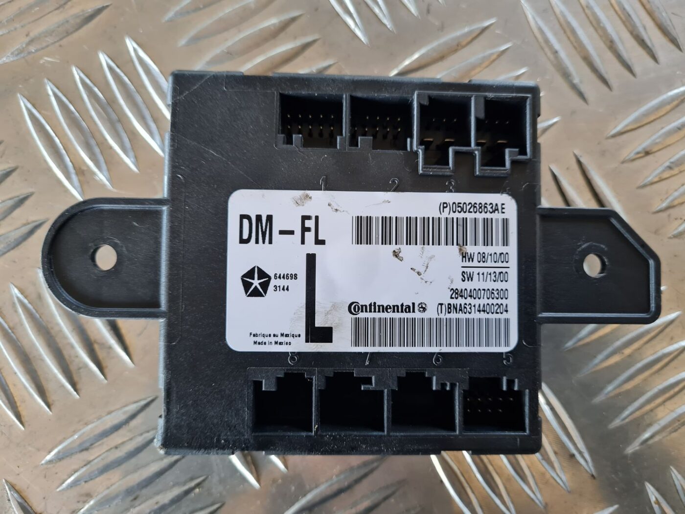 Priekšējo kreiso durvju vadības bloks priekš DODGE JOURNEY 2010 2 Priekšējo kreiso durvju vadības bloks priekš DODGE JOURNEY 2010