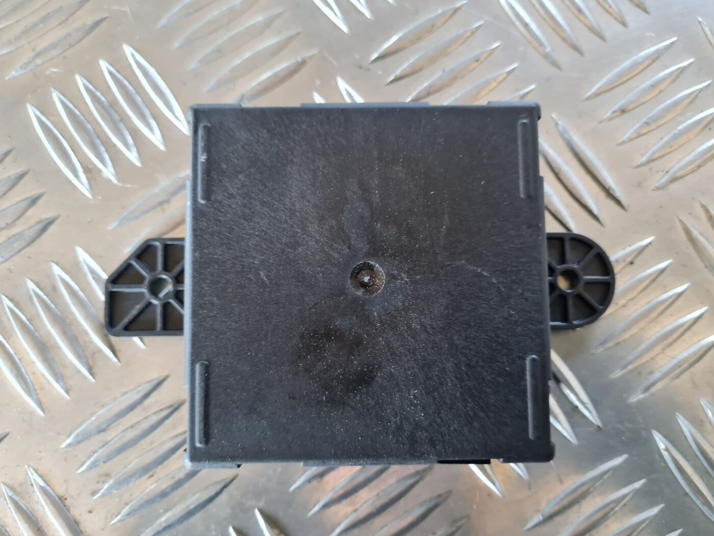 Priekšējo kreiso durvju vadības bloks priekš DODGE JOURNEY 2010 3 Priekšējo kreiso durvju vadības bloks priekš DODGE JOURNEY 2010