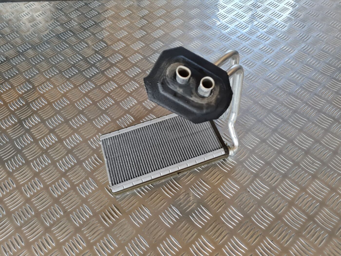 Apsildes sistēmas radiators priekš DODGE JOURNEY 2010 1 Apsildes sistēmas radiators priekš DODGE JOURNEY 2010