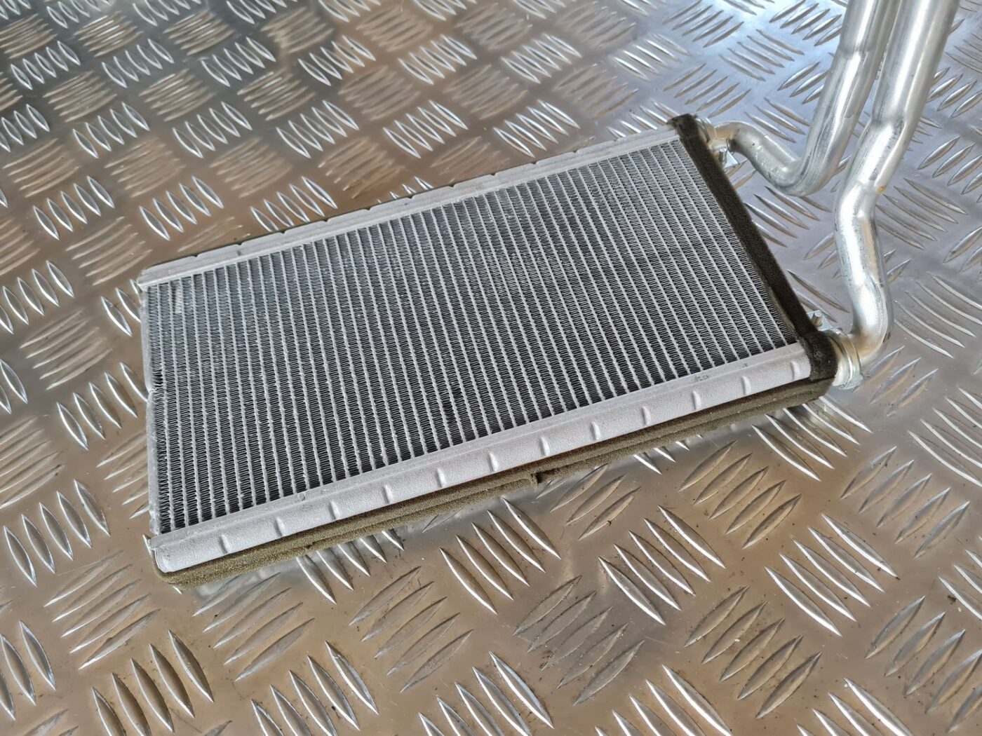 Apsildes sistēmas radiators priekš DODGE JOURNEY 2010 2 Apsildes sistēmas radiators priekš DODGE JOURNEY 2010