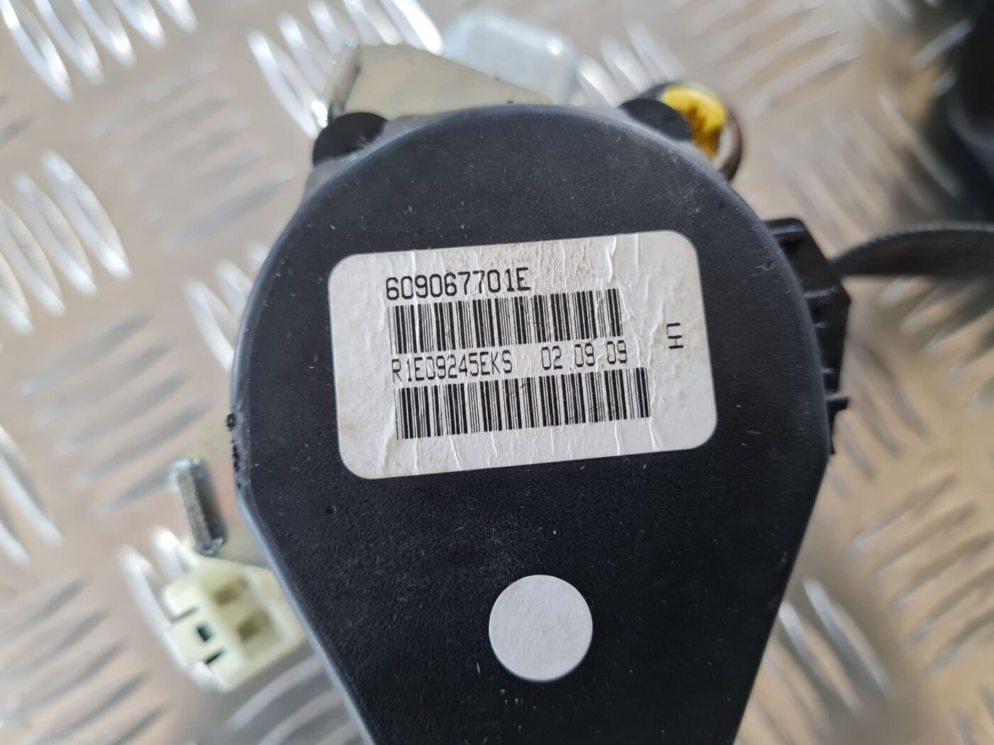 Priekšējā kreisā drošības josta priekš DODGE JOURNEY 2010 2 Priekšējā kreisā drošības josta priekš DODGE JOURNEY 2010