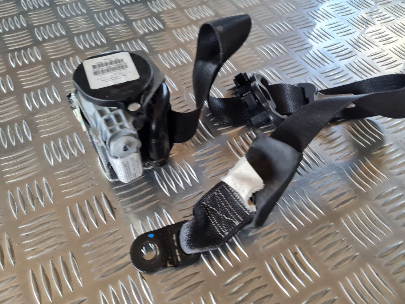 Priekšējā kreisā drošības josta priekš DODGE JOURNEY 2010 3 Priekšējā kreisā drošības josta priekš DODGE JOURNEY 2010