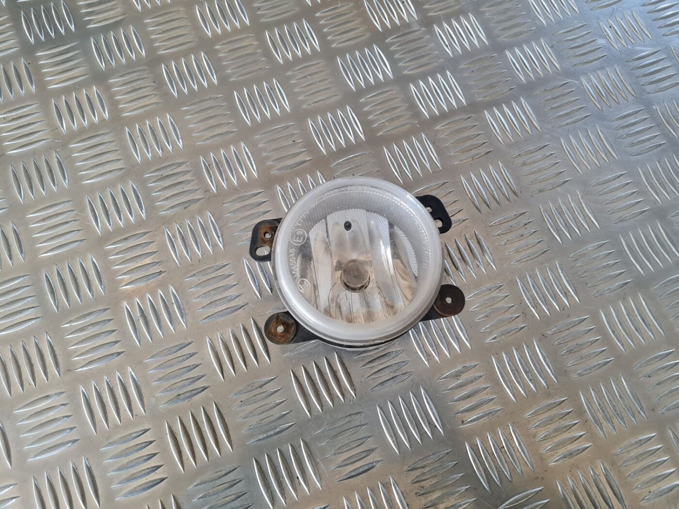 Miglas lukturis priekšā pa kreisi priekš DODGE JOURNEY 2010 1 Miglas lukturis priekšā pa kreisi priekš DODGE JOURNEY 2010