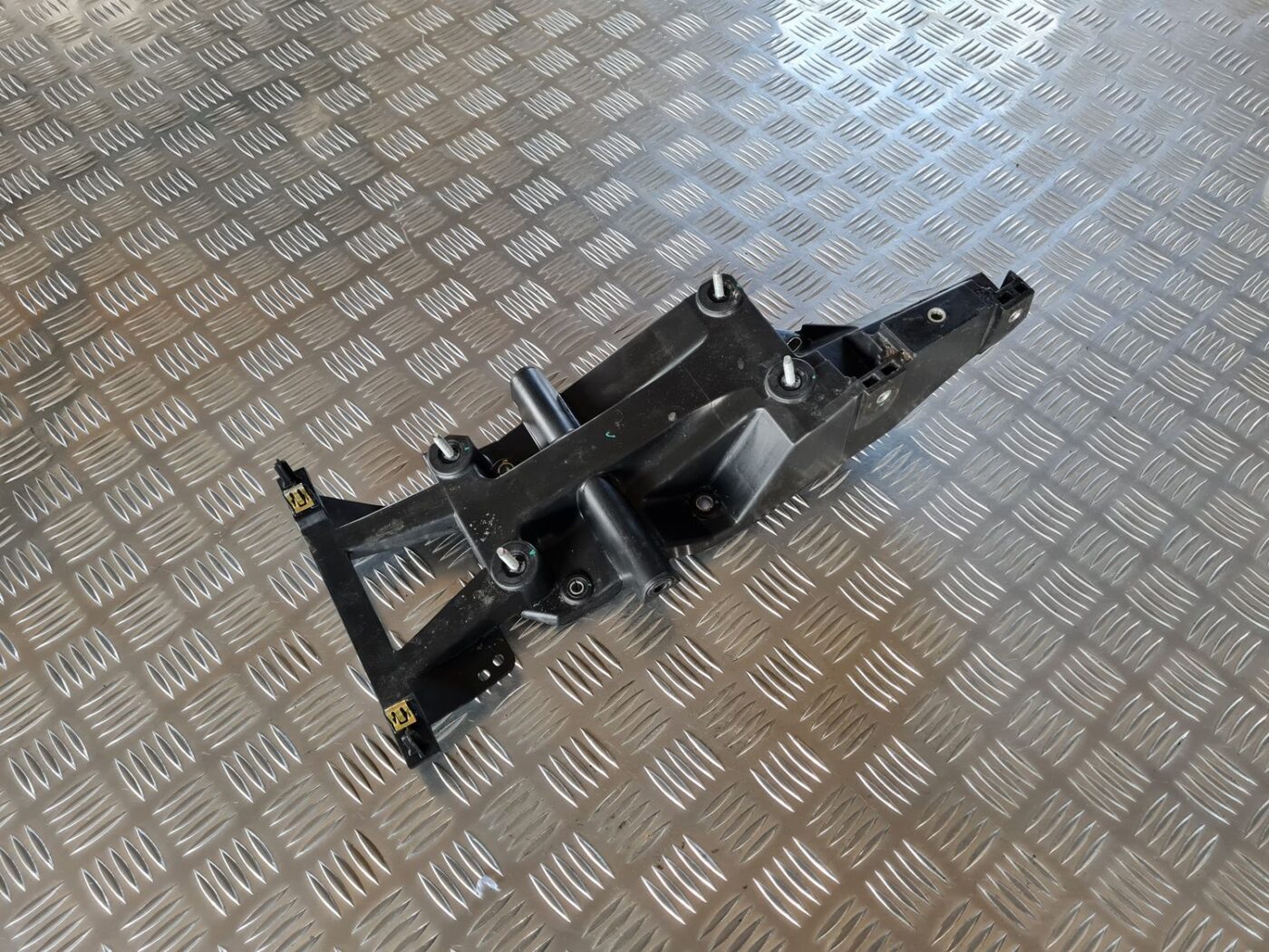 Pārnesumu pārslēgšanas kloķa pamatne priekš DODGE JOURNEY 2010 1 Pārnesumu pārslēgšanas kloķa pamatne priekš DODGE JOURNEY 2010