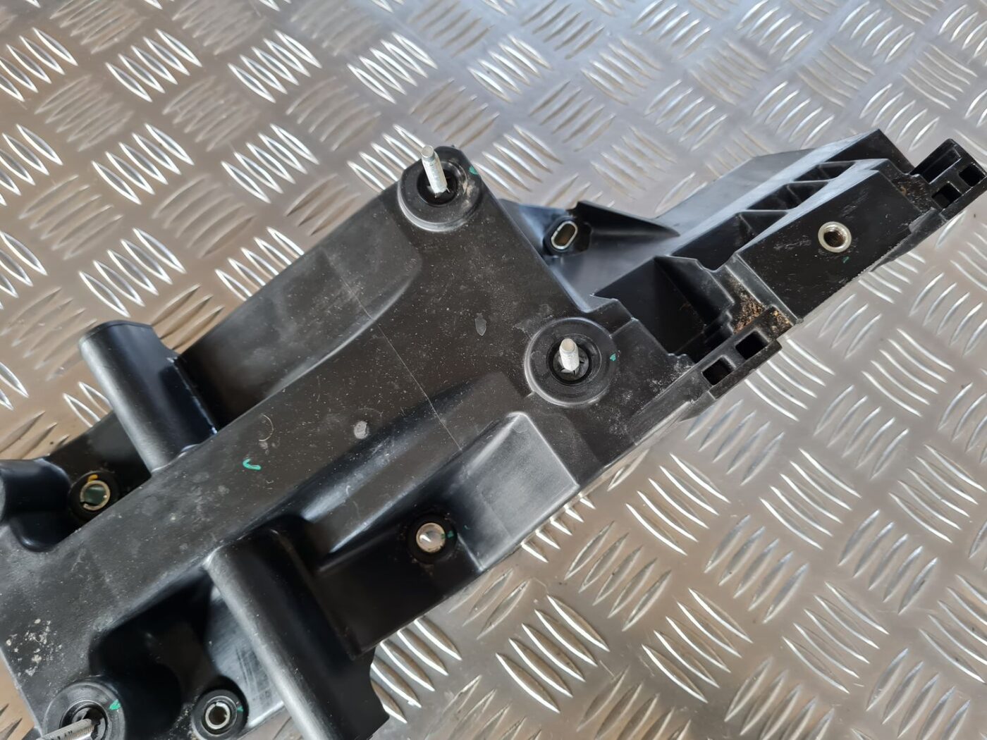 Pārnesumu pārslēgšanas kloķa pamatne priekš DODGE JOURNEY 2010 5 Pārnesumu pārslēgšanas kloķa pamatne priekš DODGE JOURNEY 2010