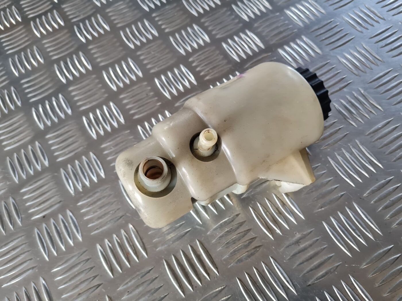 Stūres pastiprinātāja tvertne priekš DODGE JOURNEY 2010 2 Stūres pastiprinātāja tvertne priekš DODGE JOURNEY 2010