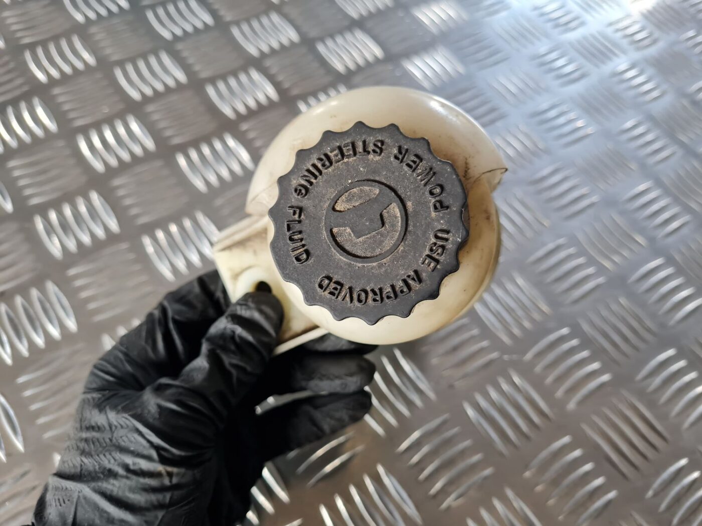 Stūres pastiprinātāja tvertne priekš DODGE JOURNEY 2010 3 Stūres pastiprinātāja tvertne priekš DODGE JOURNEY 2010