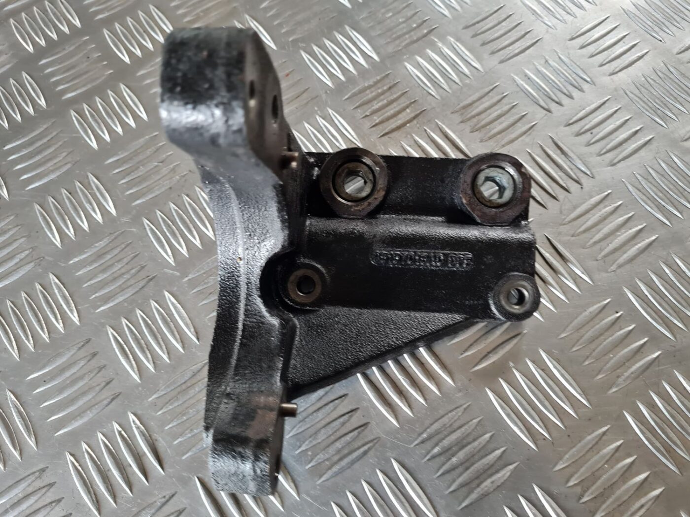 Dzinēja kronšteins priekš DODGE JOURNEY 2010 4 Dzinēja kronšteins priekš DODGE JOURNEY 2010