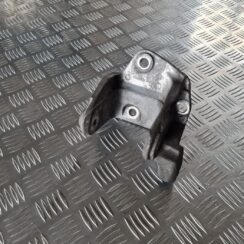 Dzinēja kronšteins priekš DODGE JOURNEY 2010