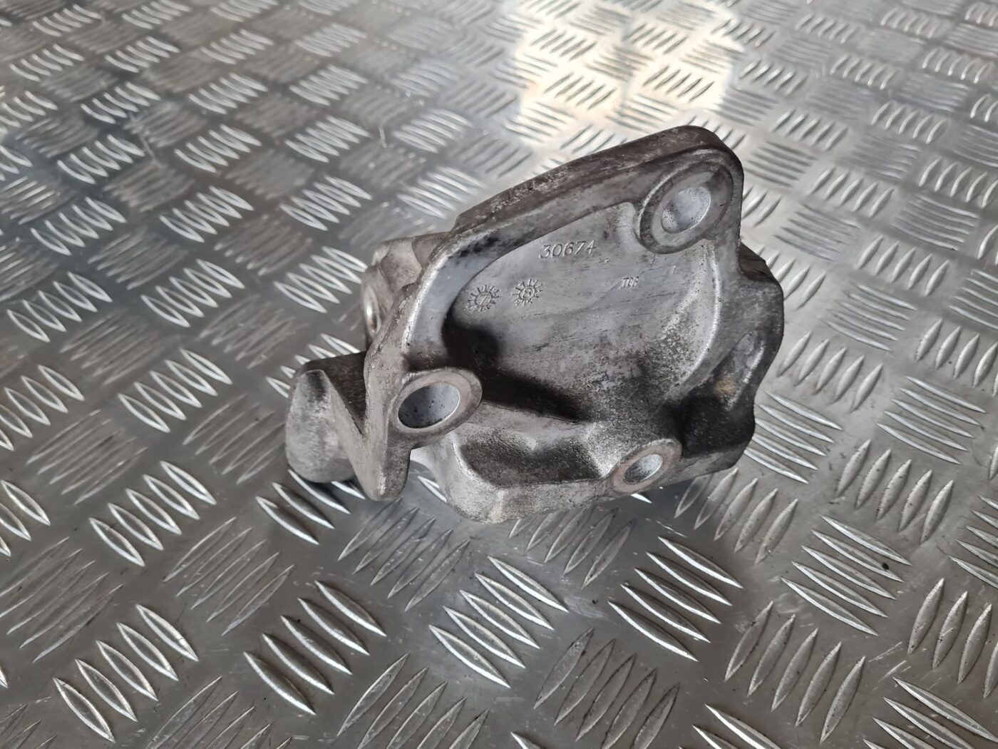 Dzinēja kronšteins priekš DODGE JOURNEY 2010 3 Dzinēja kronšteins priekš DODGE JOURNEY 2010