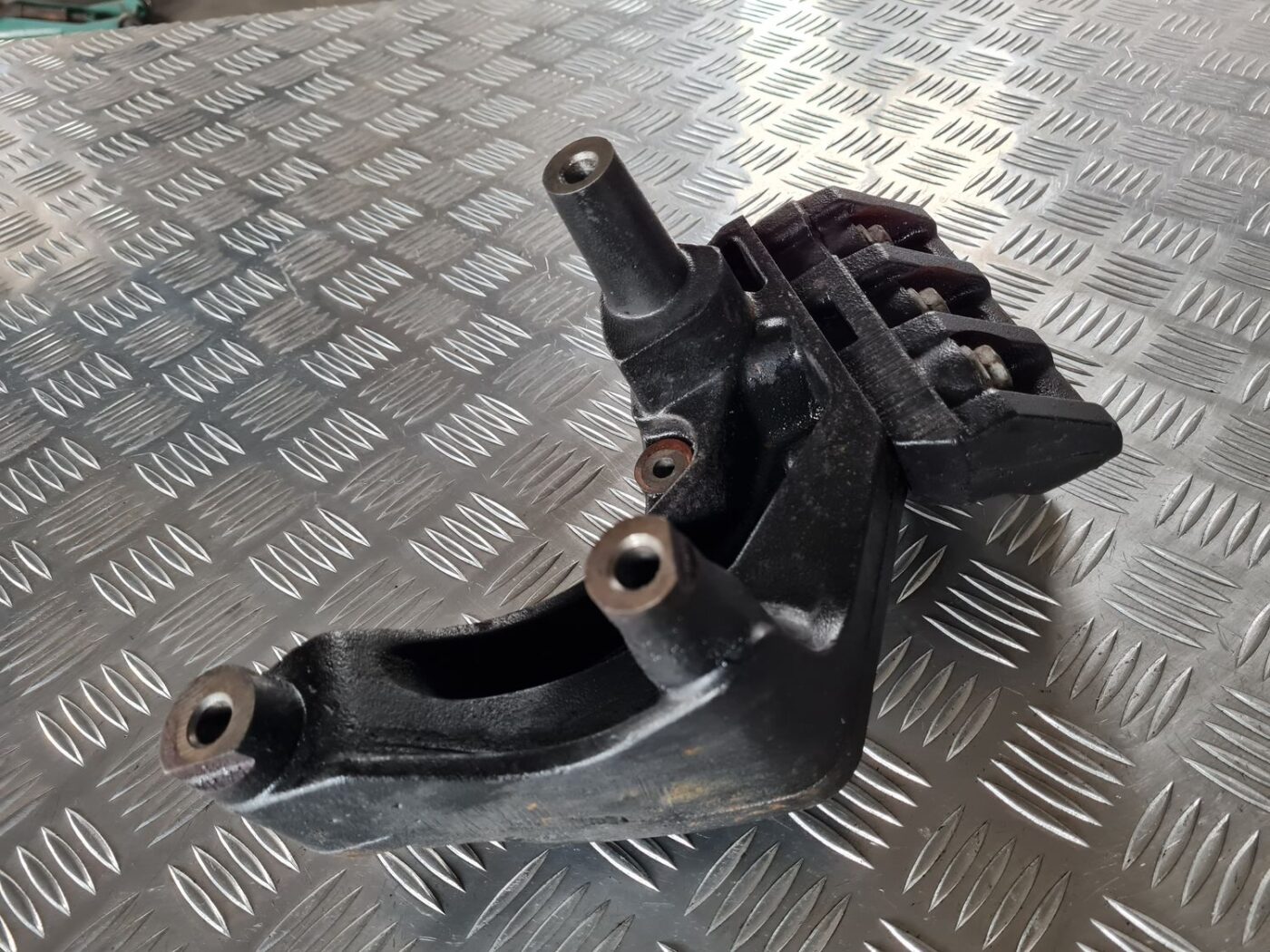 Dzinēja kronšteins priekš DODGE JOURNEY 2010 6 Dzinēja kronšteins priekš DODGE JOURNEY 2010