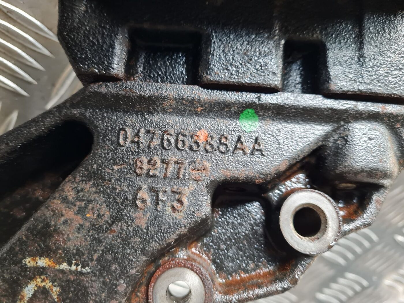 Dzinēja kronšteins priekš DODGE JOURNEY 2010 3 Dzinēja kronšteins priekš DODGE JOURNEY 2010