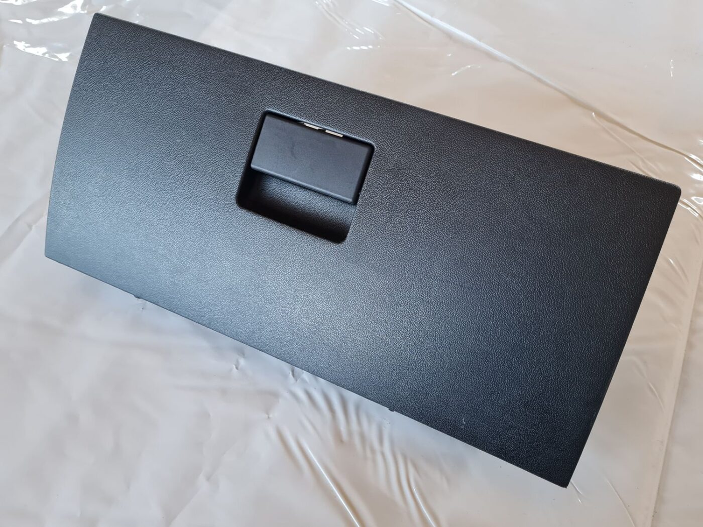 Mantu glabāšanas nodalījums pasažiera pusē priekš DODGE JOURNEY 2010