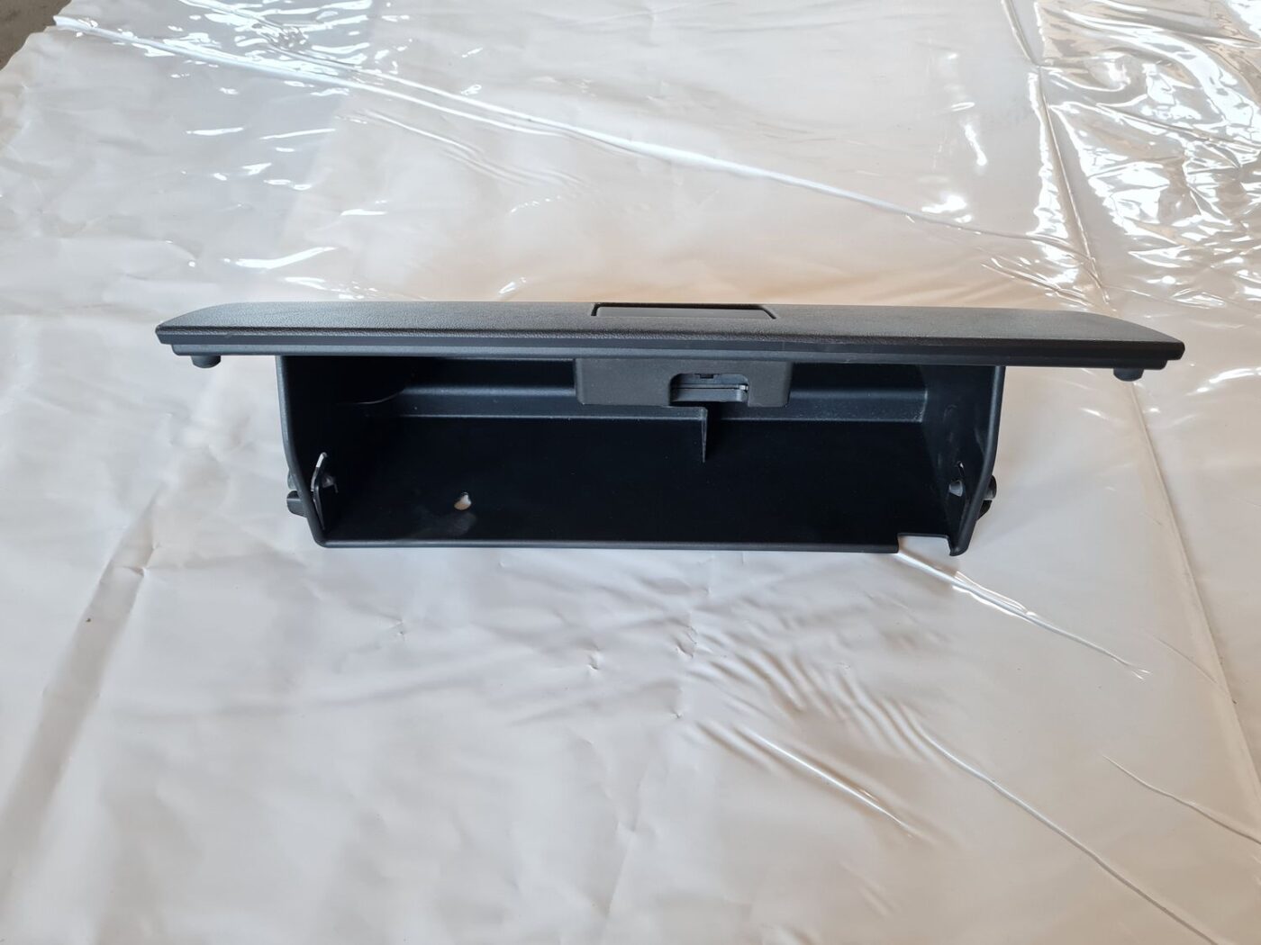 Mantu glabāšanas nodalījums pasažiera pusē priekš DODGE JOURNEY 2010