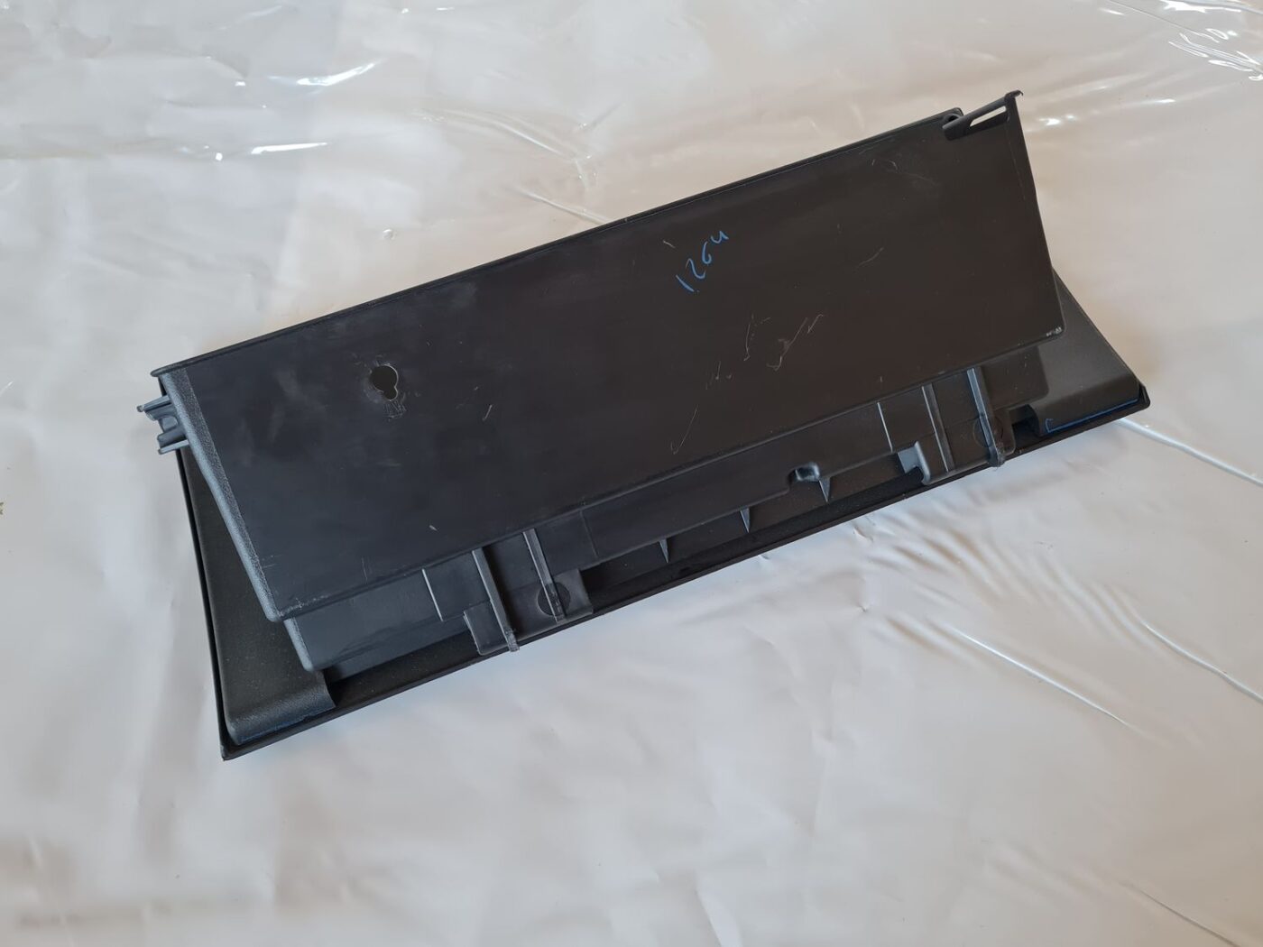 Mantu glabāšanas nodalījums pasažiera pusē priekš DODGE JOURNEY 2010