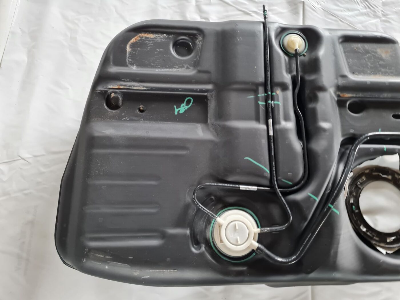 Degvielas tvertne priekš DODGE JOURNEY 2010 7 Degvielas tvertne priekš DODGE JOURNEY 2010