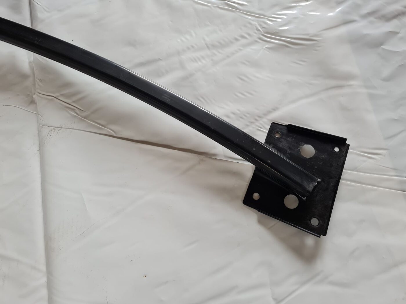 Priekšējo statņu stiprinājums priekš DODGE JOURNEY 2010 2 Priekšējo statņu stiprinājums priekš DODGE JOURNEY 2010