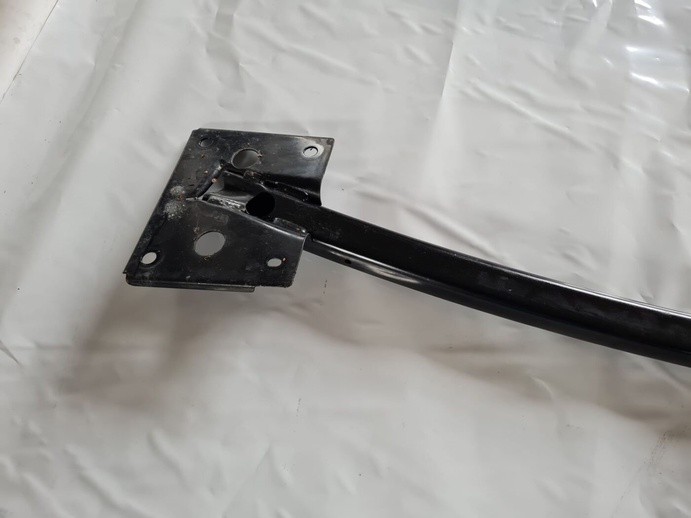 Priekšējo statņu stiprinājums priekš DODGE JOURNEY 2010 6 Priekšējo statņu stiprinājums priekš DODGE JOURNEY 2010