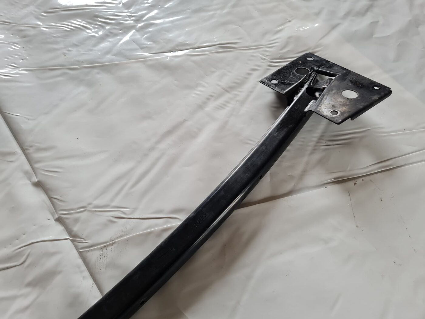 Priekšējo statņu stiprinājums priekš DODGE JOURNEY 2010 5 Priekšējo statņu stiprinājums priekš DODGE JOURNEY 2010