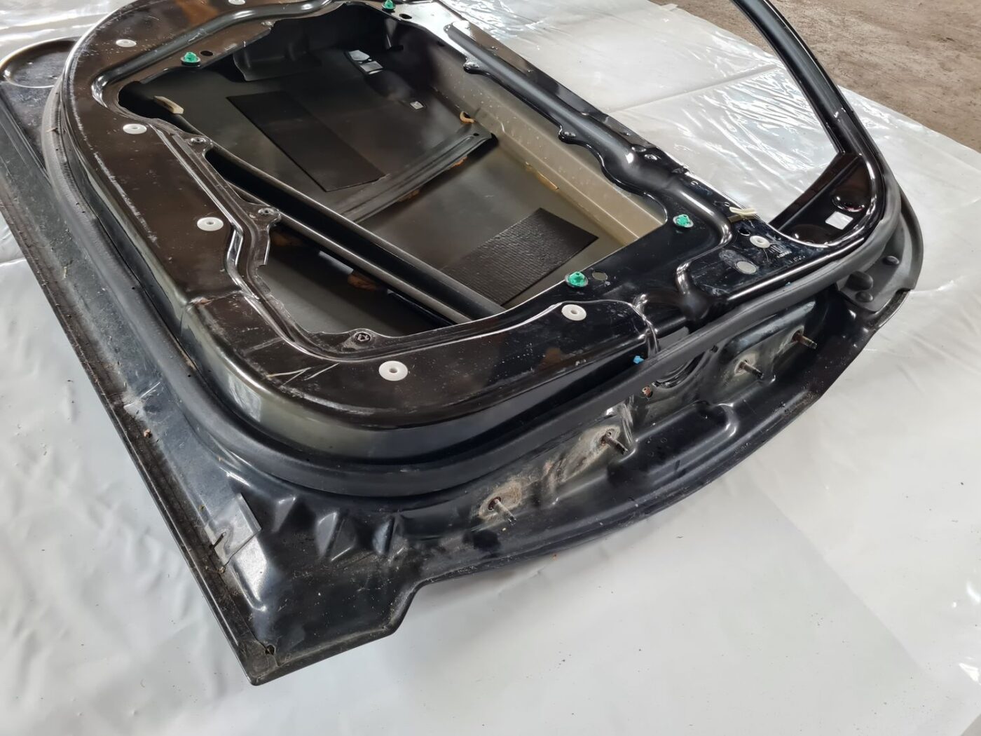 Priekšējās kreisās durvis priekš DODGE JOURNEY 2010 9 Priekšējās kreisās durvis priekš DODGE JOURNEY 2010