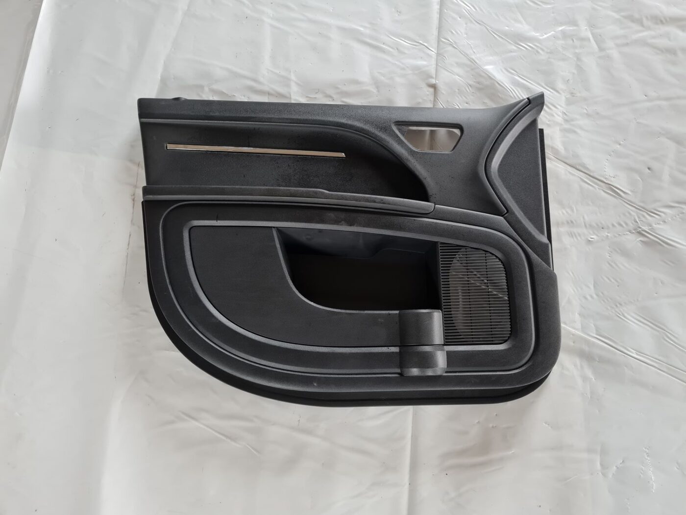 Priekšējo kreiso durvju apdare priekš DODGE JOURNEY 2010 1 Priekšējo kreiso durvju apdare priekš DODGE JOURNEY 2010