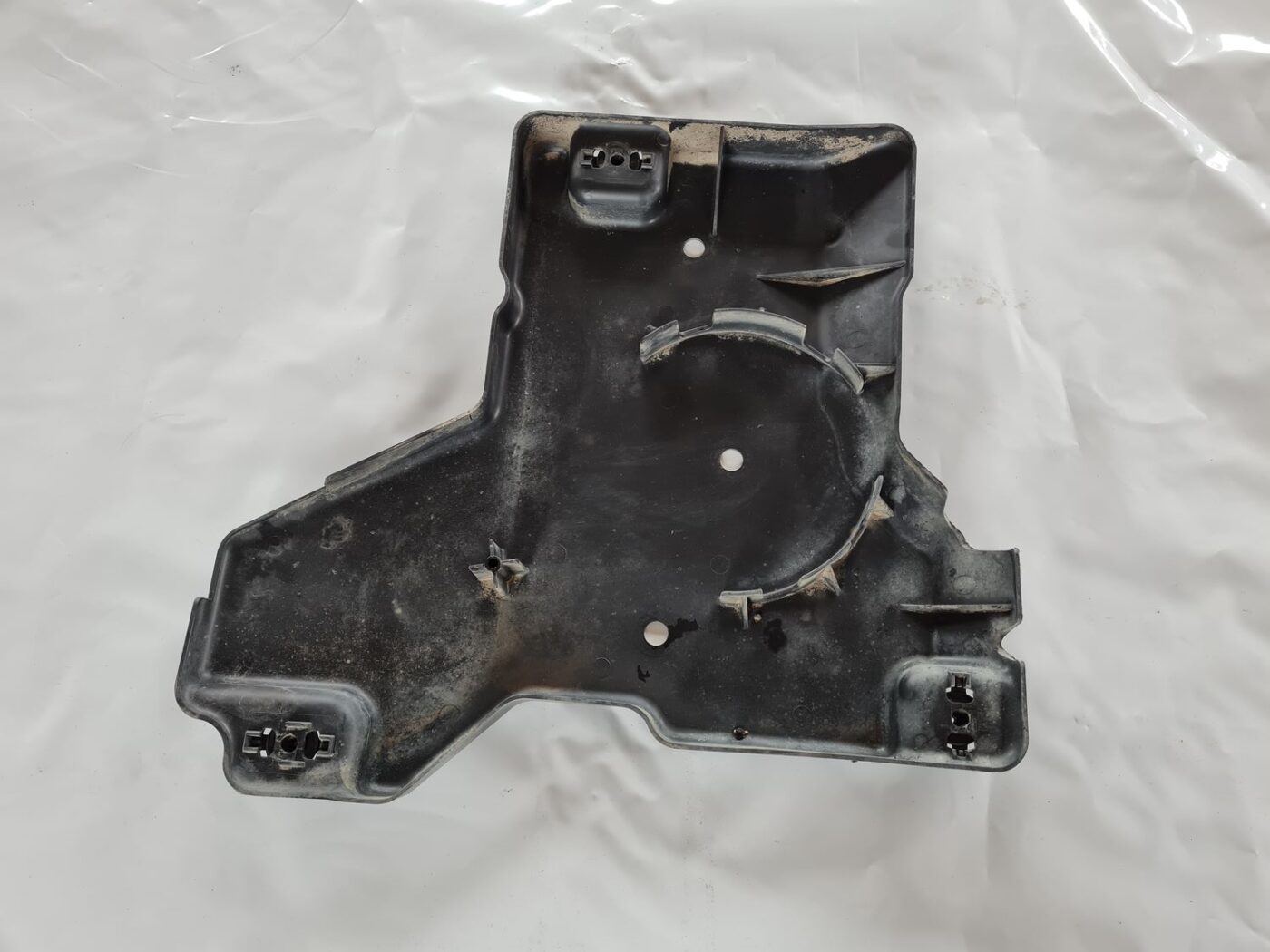 ADBlue tvertnes aizsargs priekš VW CRAFTER 2018